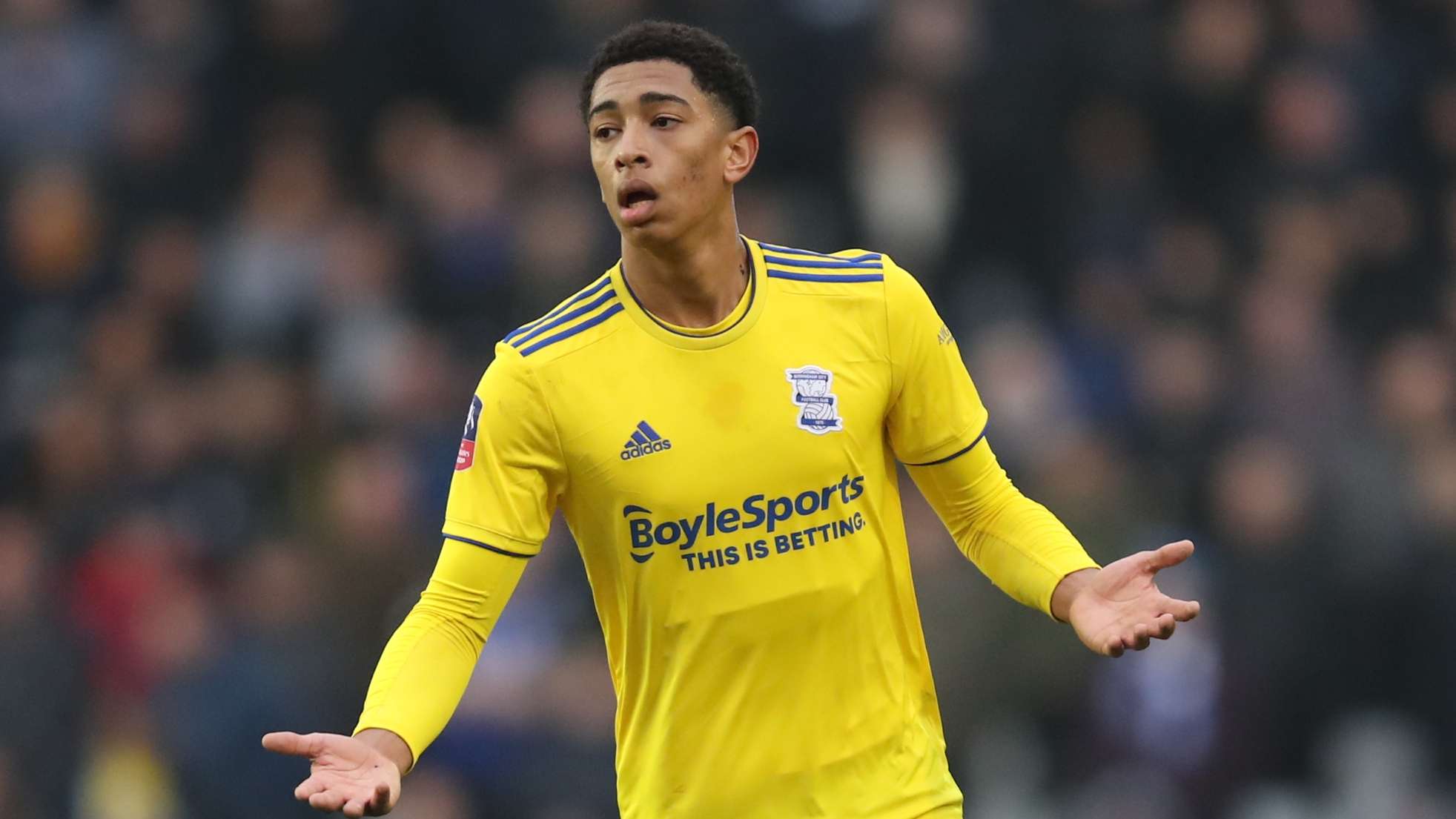 对球队后防 对球队后防